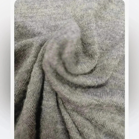 Banana Republic Grey 100% Merino Wool Decorative Arm Slits Top Size Medium - Picture 7 of 8